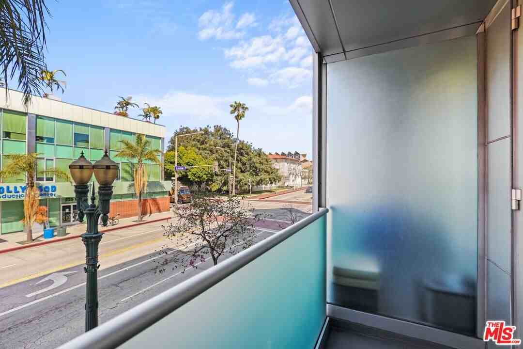 220 E Broadway #220-202 - Photo 5 of 13