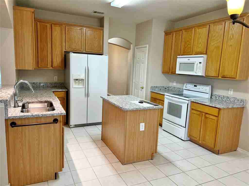 1502 Nightingale Ln #1502 - Photo 4 of 13