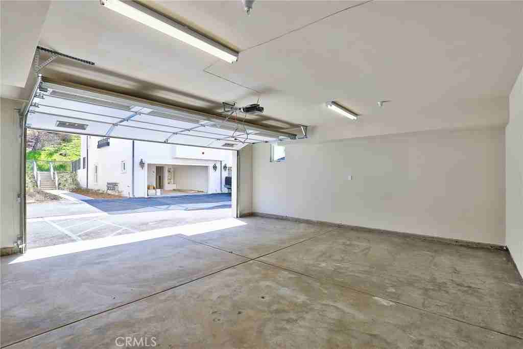 32 Spyglass Ave #32 - Photo 2 of 50