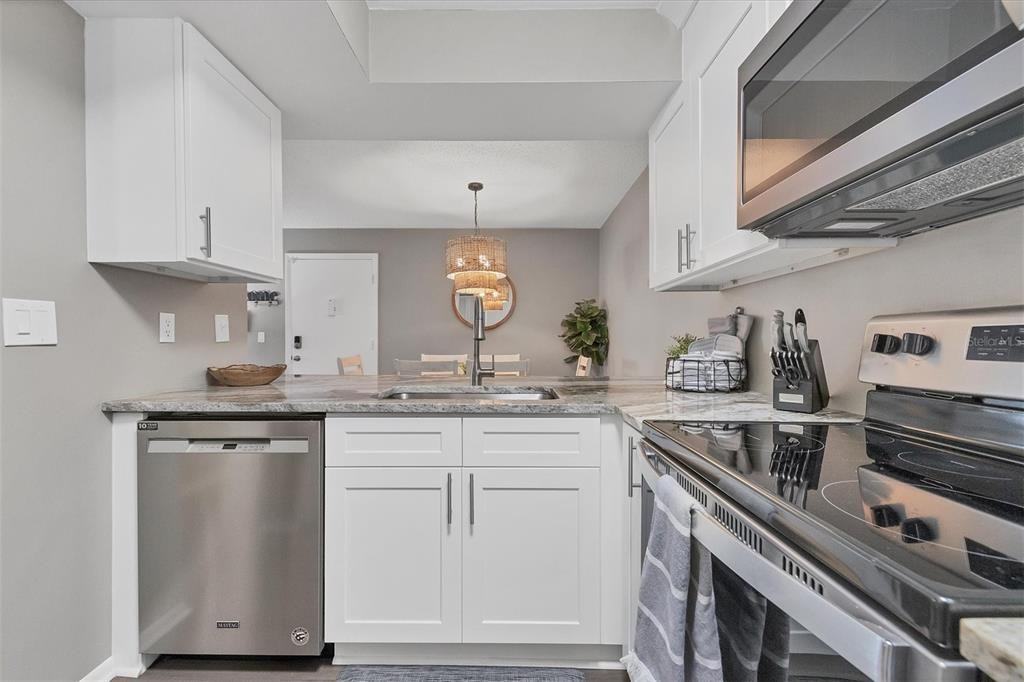 3239 Beneva Rd #3239-101 - Photo 5 of 37