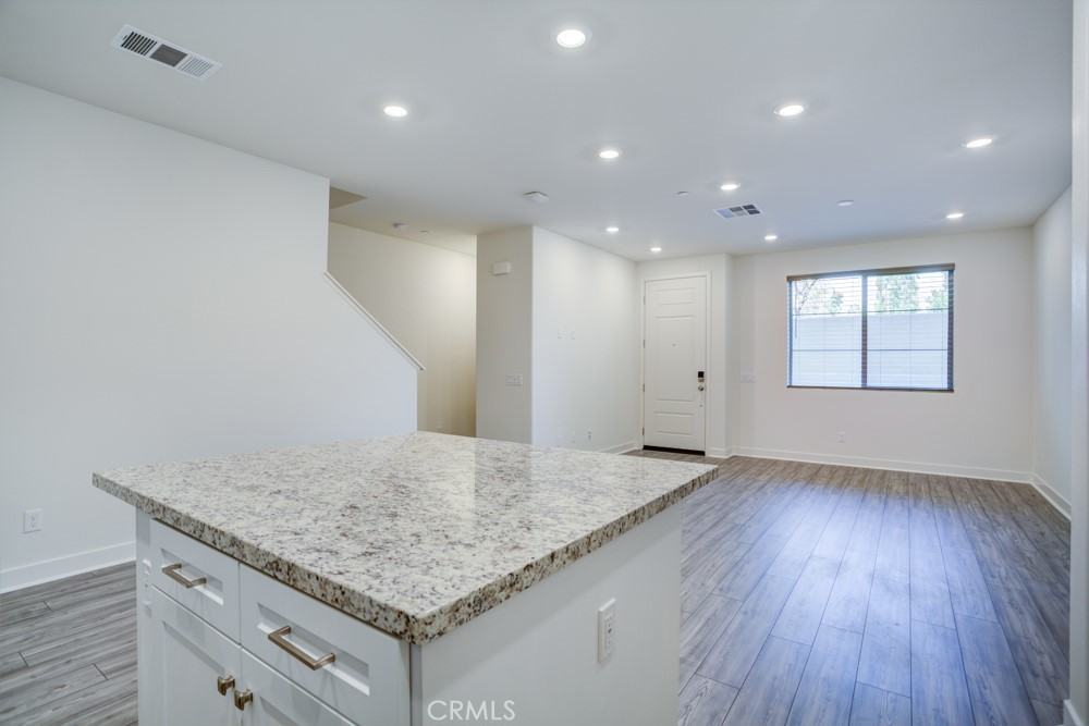 17 Bedford Ct #17 - Photo 3 of 44