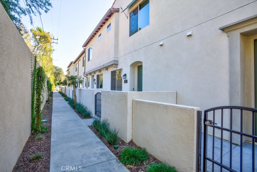 17 Bedford Ct #17 - Photo 5 of 44