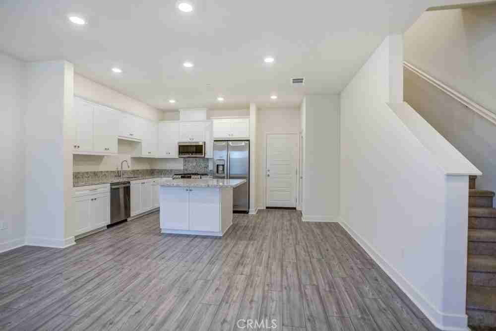 17 Bedford Ct #17 - Photo 6 of 44