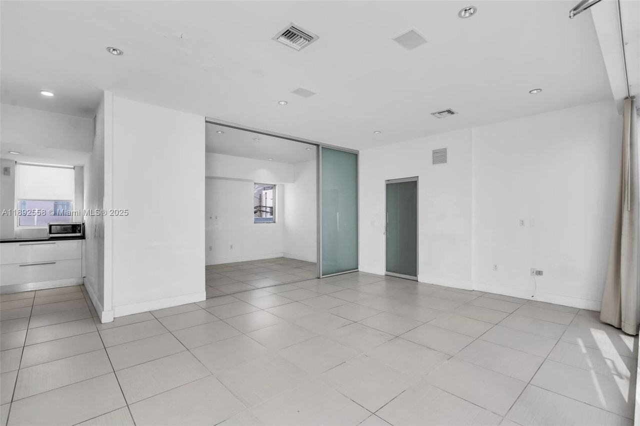 229 8th St #229C - Photo 2 of 21