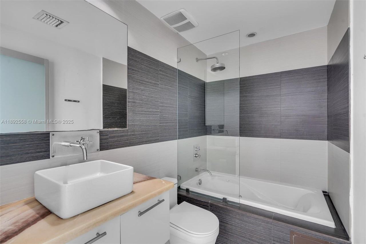 229 8th St #229C - Photo 3 of 21