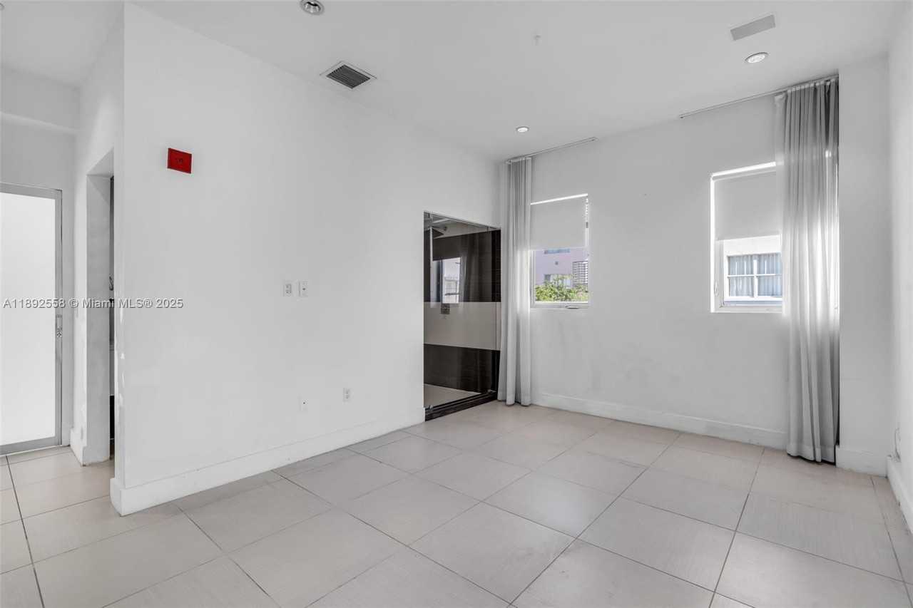 229 8th St #229C - Photo 6 of 21