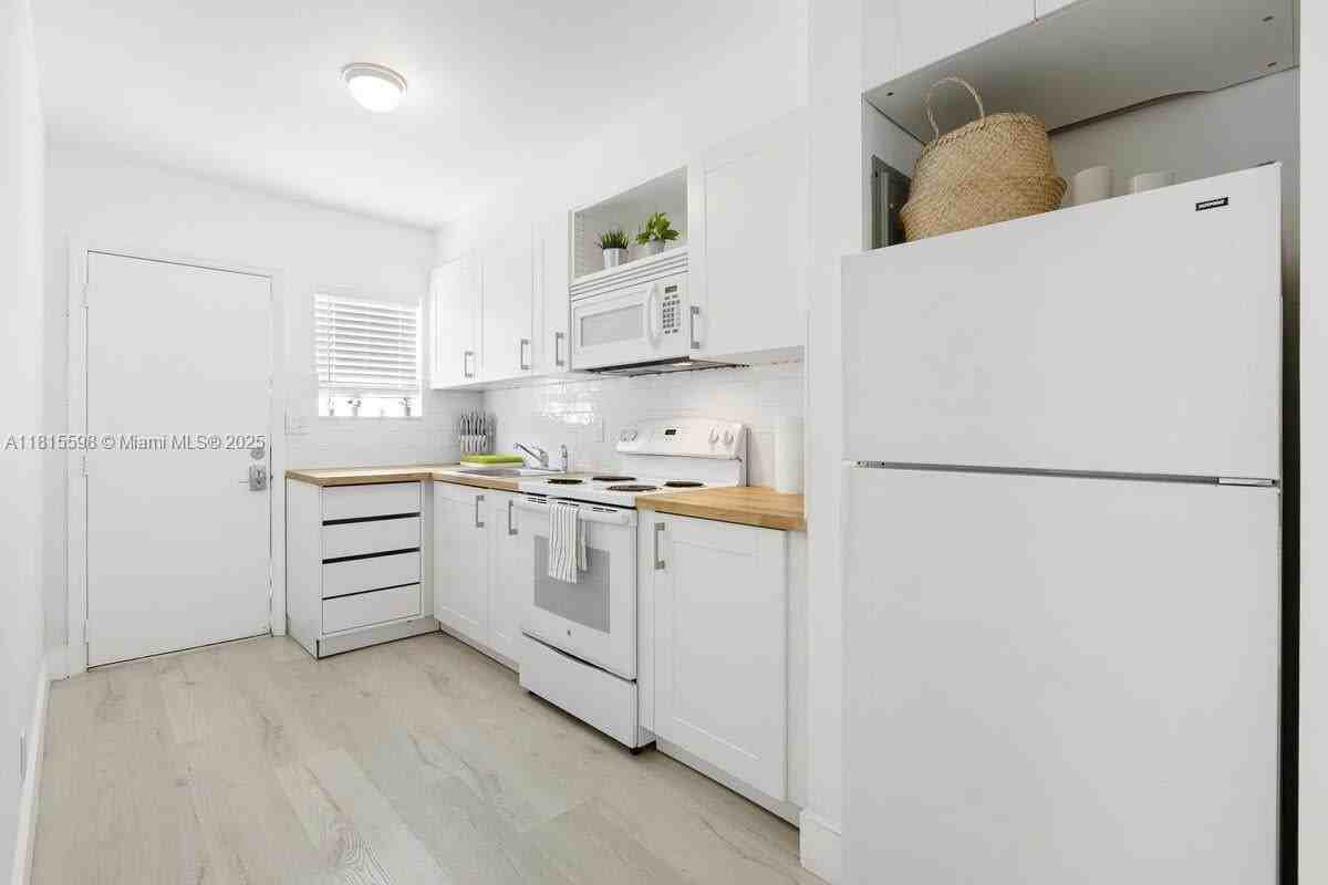 301 Ne 17th Ave #301-4 - Photo 7 of 14