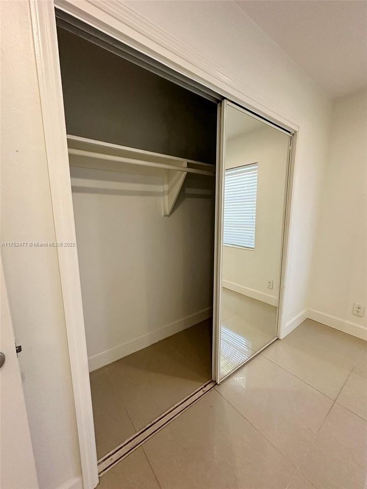 317 Hendricks Isle #317-1 - Photo 4 of 15