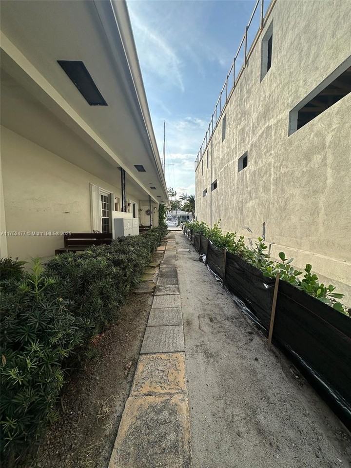 317 Hendricks Isle #317-1 - Photo 6 of 15