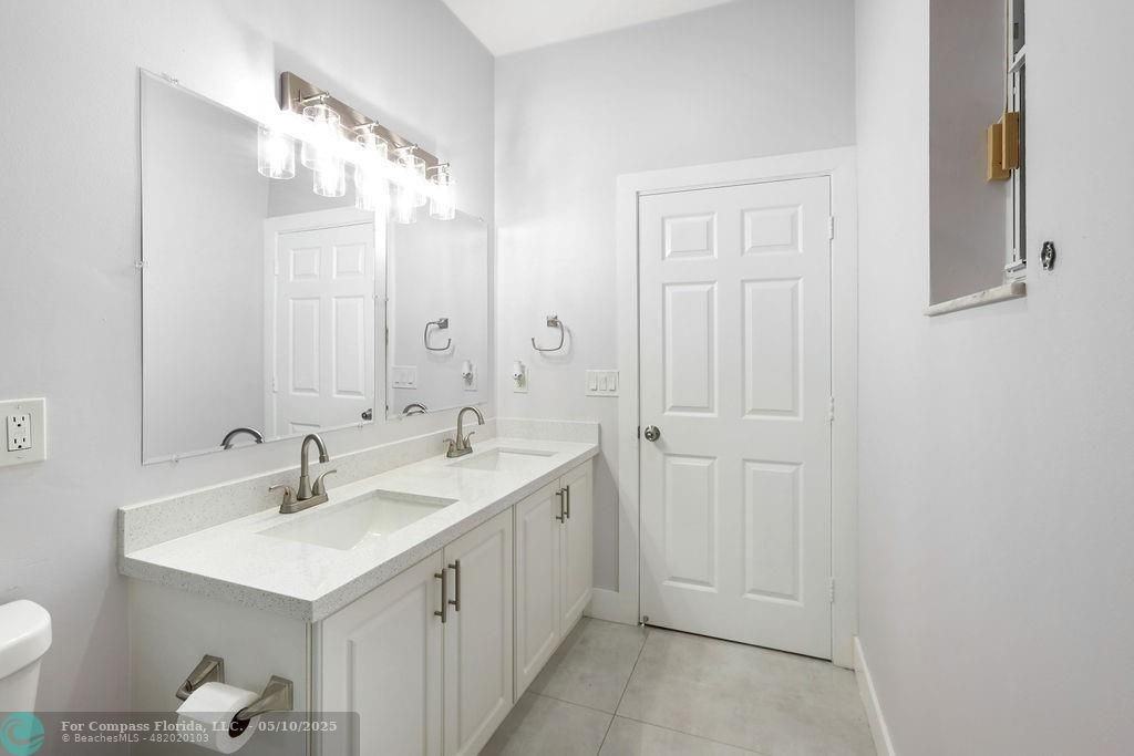 4812 Nw 19th St #4812 - Photo 5 of 27