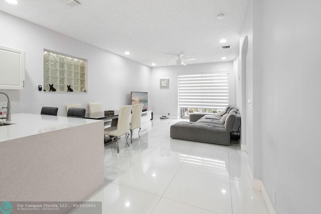 4812 Nw 19th St #4812 - Photo 6 of 27