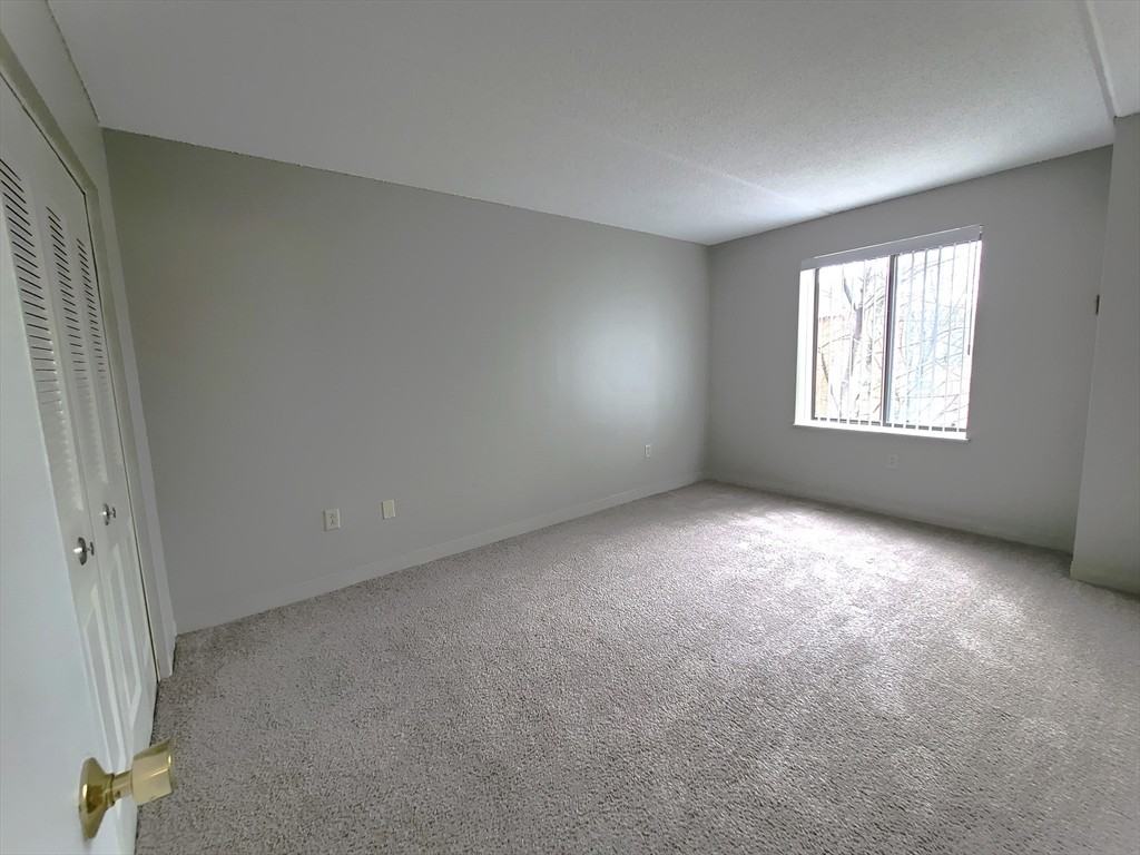 65 N Point Dr #65-302 - Photo 3 of 16