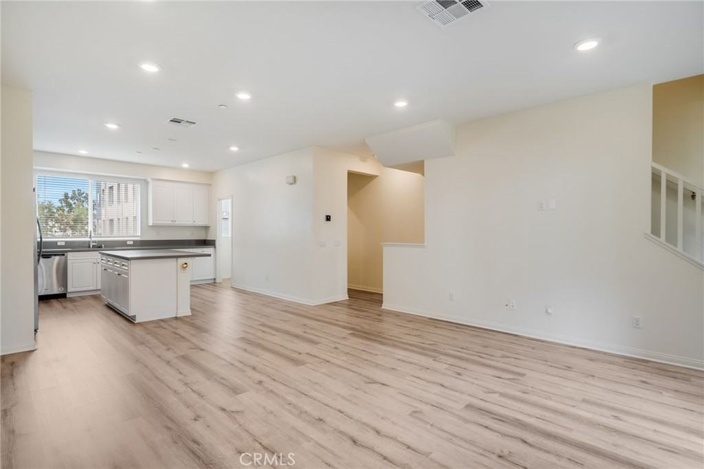 130 Unity #130 - Photo 3 of 27