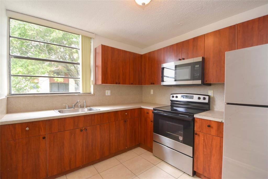 1790 Nw 55th Ave #1790-202 - Photo 6 of 36