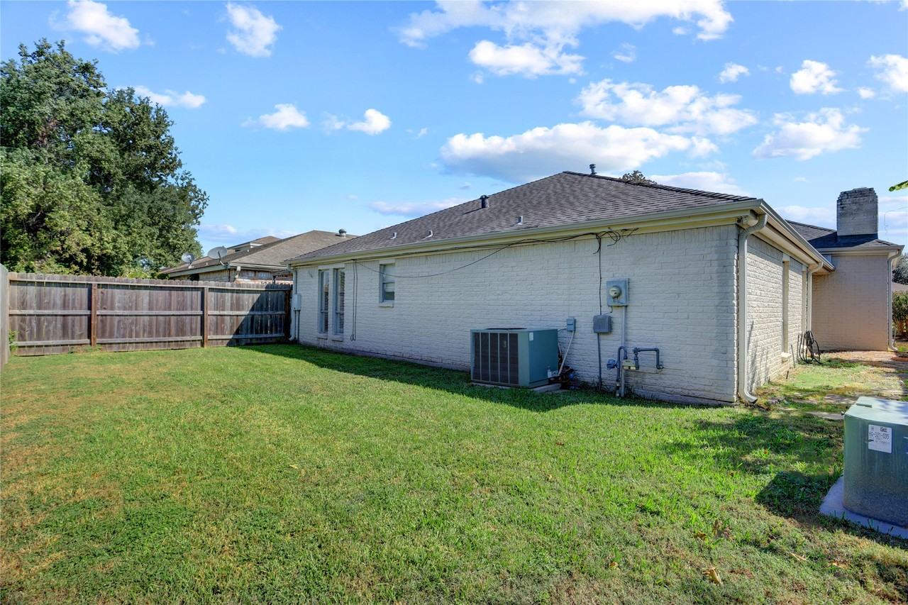 15 Bendwood Dr #15 - Photo 3 of 27