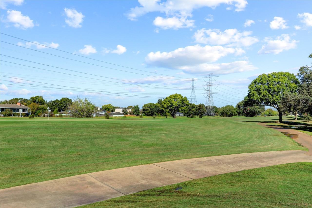 15 Bendwood Dr #15 - Photo 4 of 27