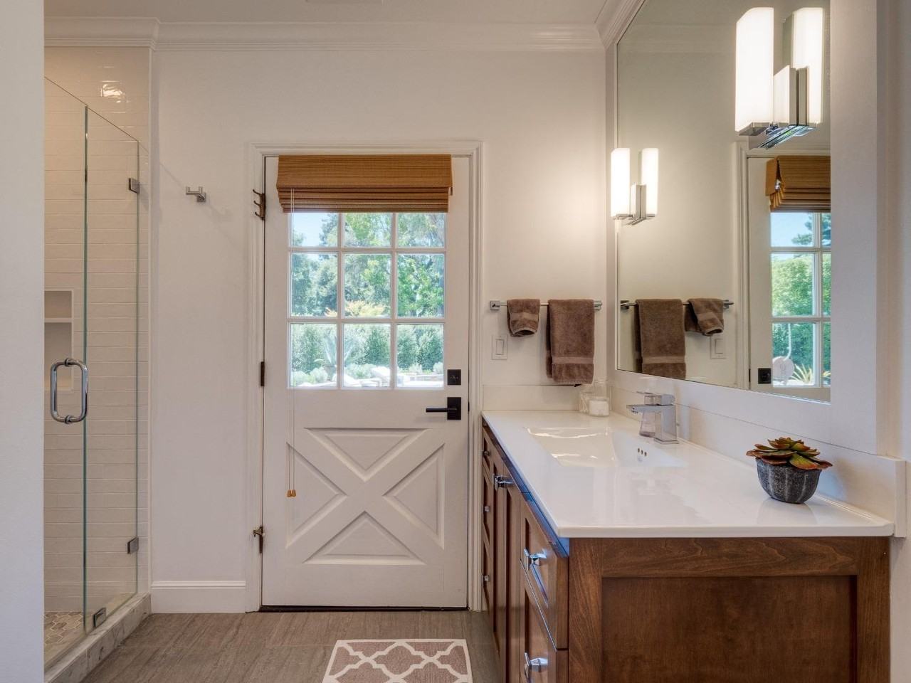 8 Robert S Dr #8 - Photo 2 of 8