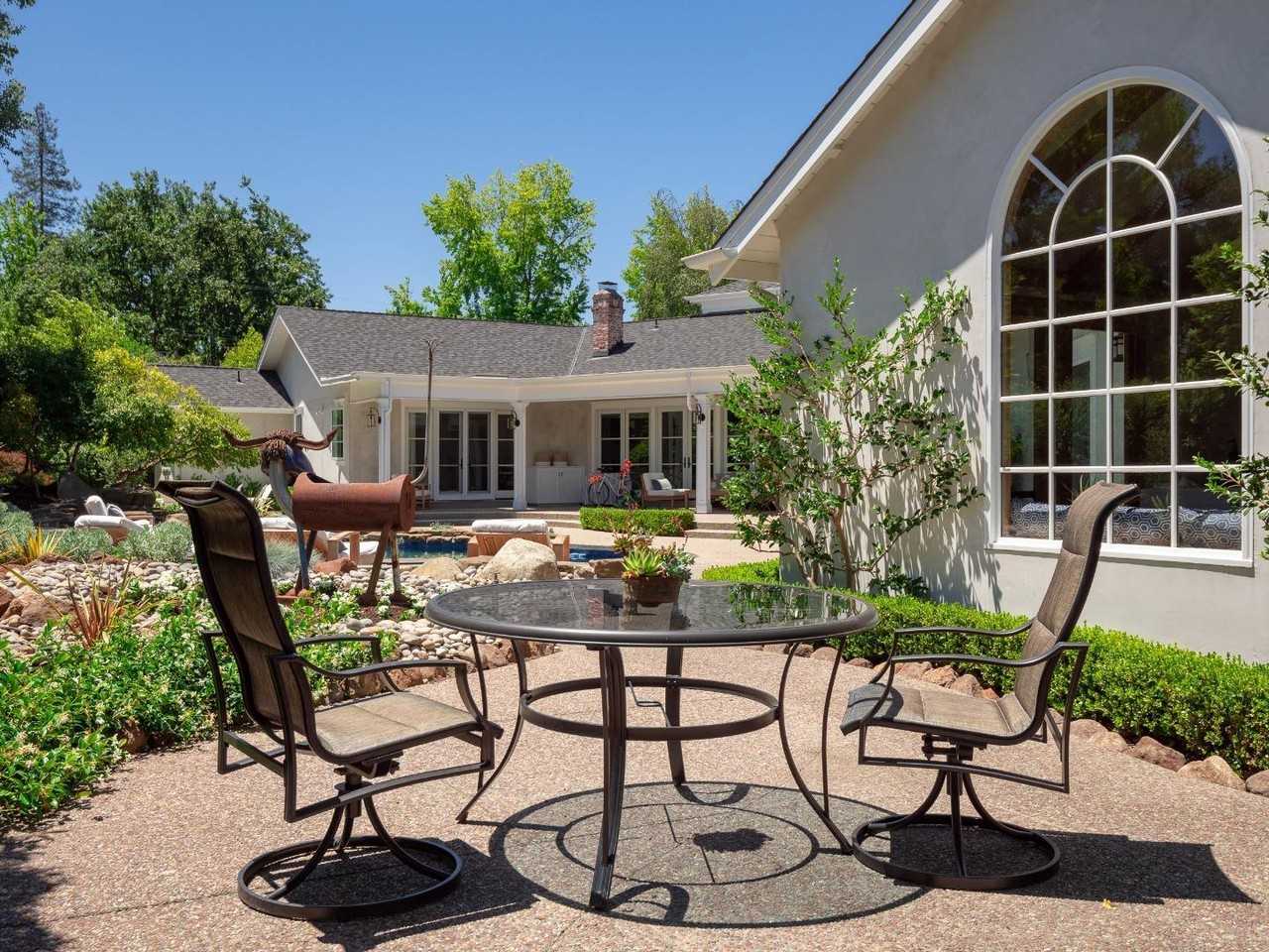 8 Robert S Dr #8 - Photo 3 of 8