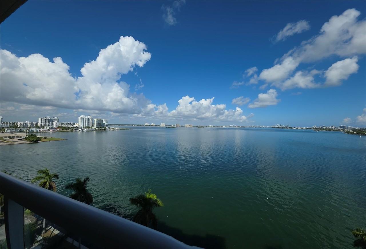 1625 1625 John F Kennedy Causeway #16251103B - Photo 3 of 50