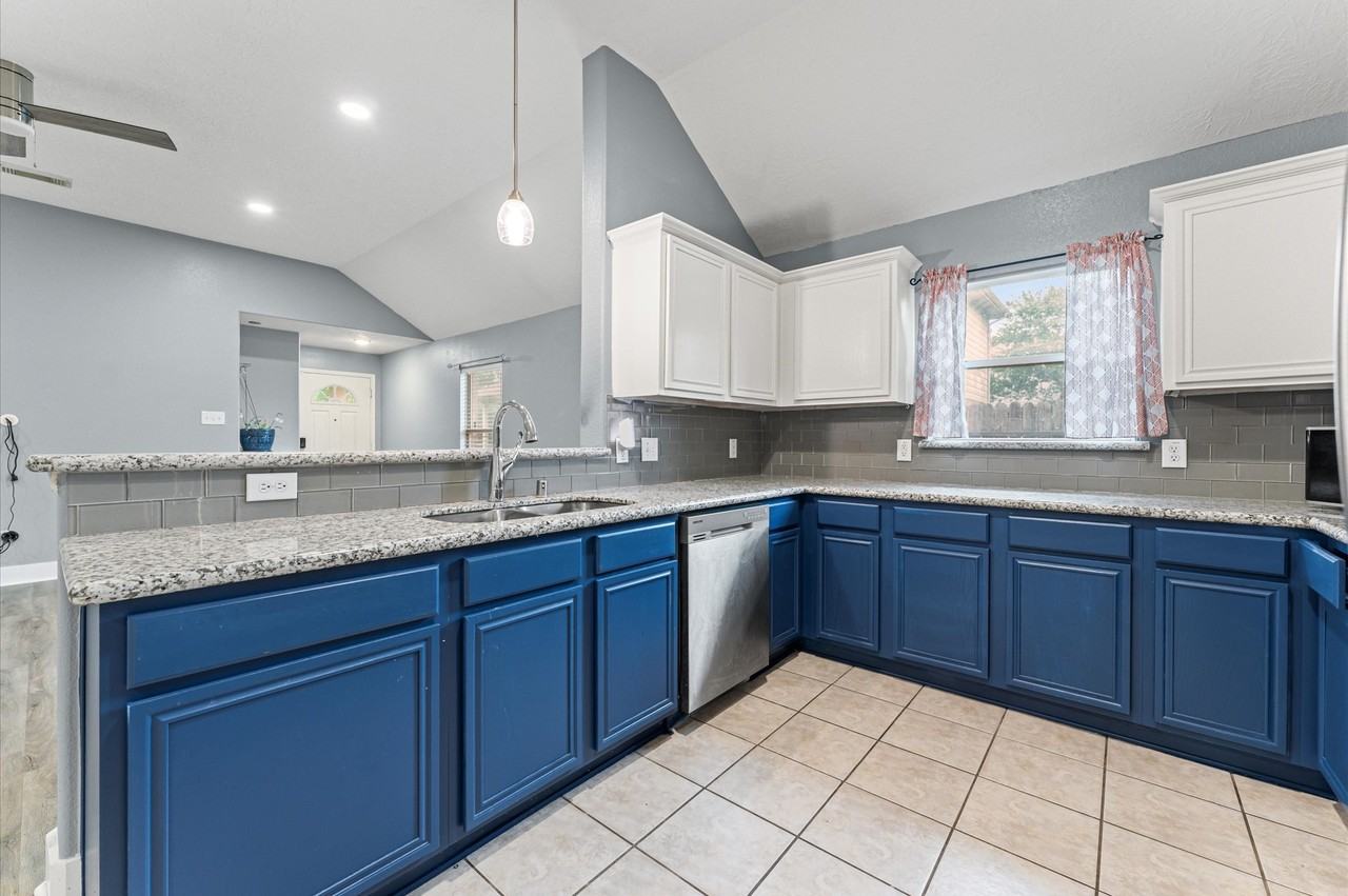 11919 Piney Bend Dr #11919 - Photo 2 of 17