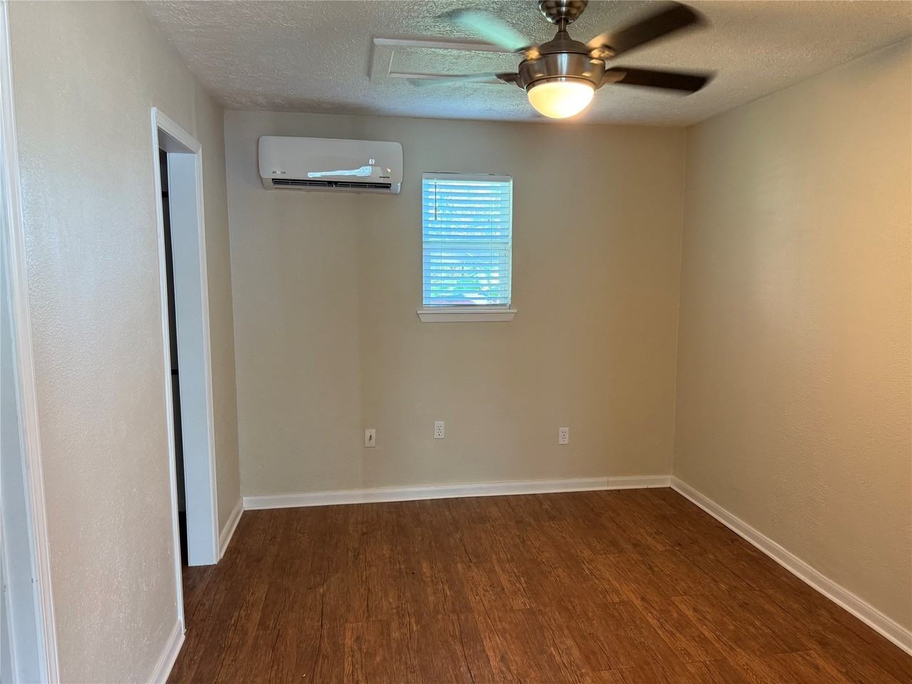 726 4th St #726 - Photo 4 of 14