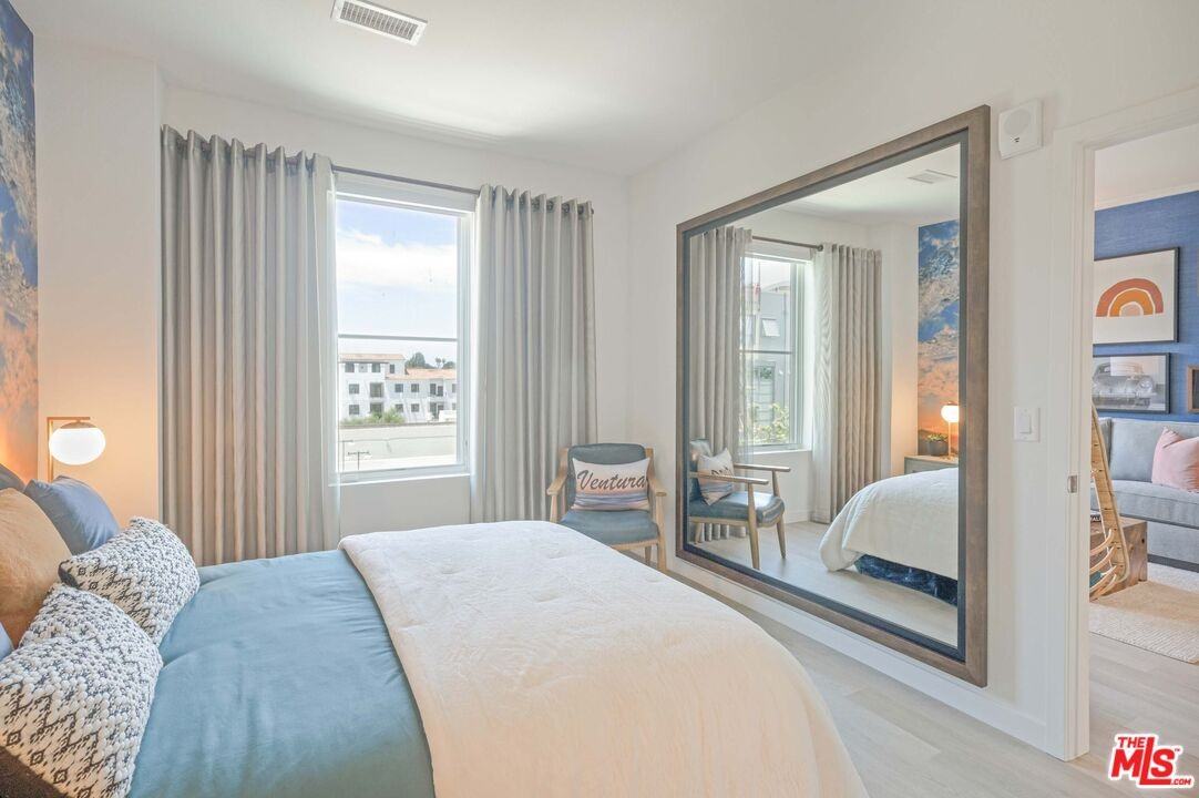 160 S Ventura Ave #160-160401 - Photo 2 of 18