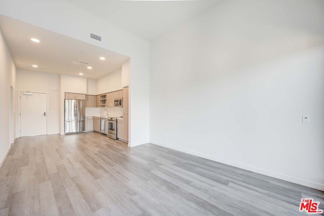 160 S Ventura Ave #160-160401 - Photo 5 of 18