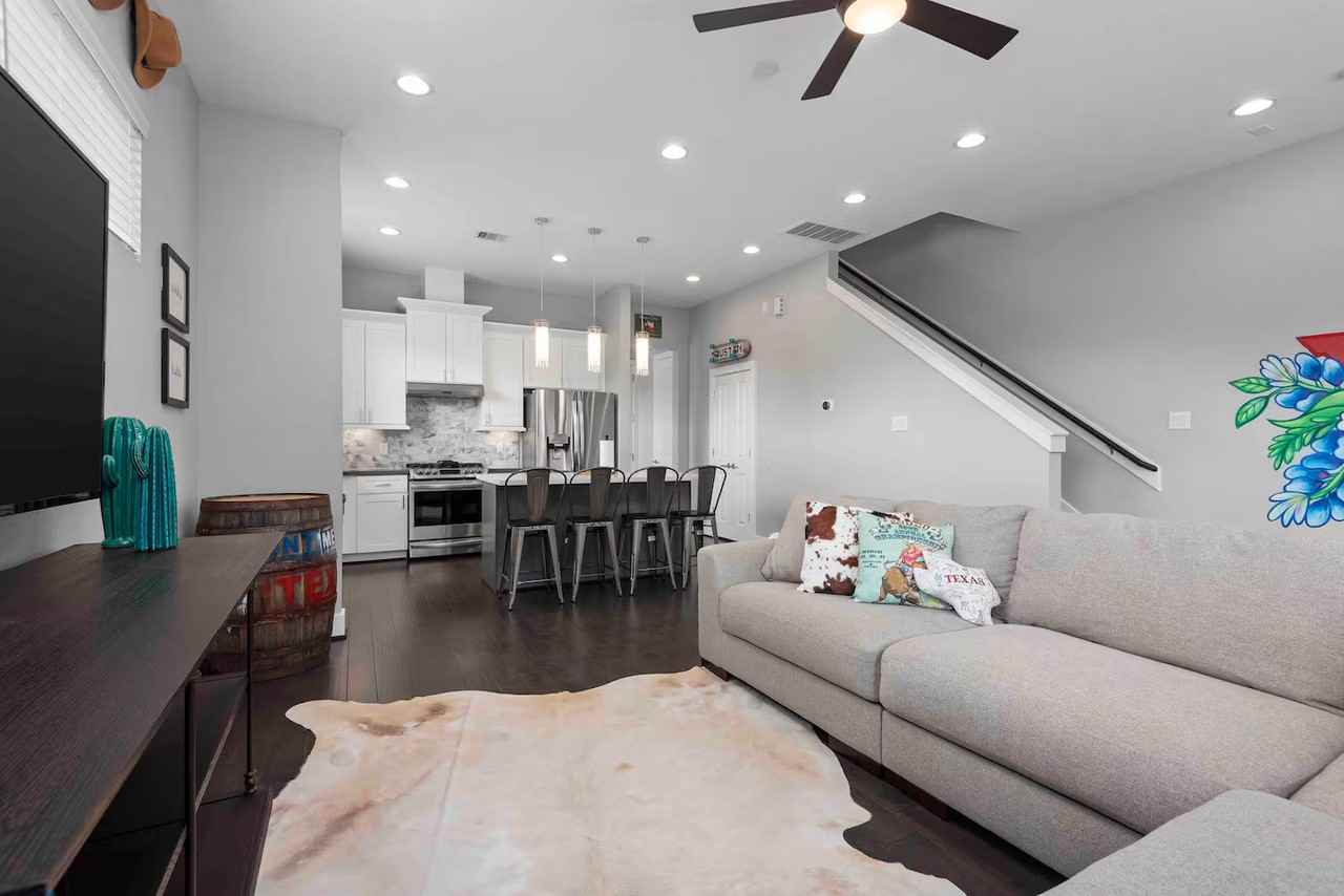 4202 Gillespie St #4202A - Photo 3 of 20