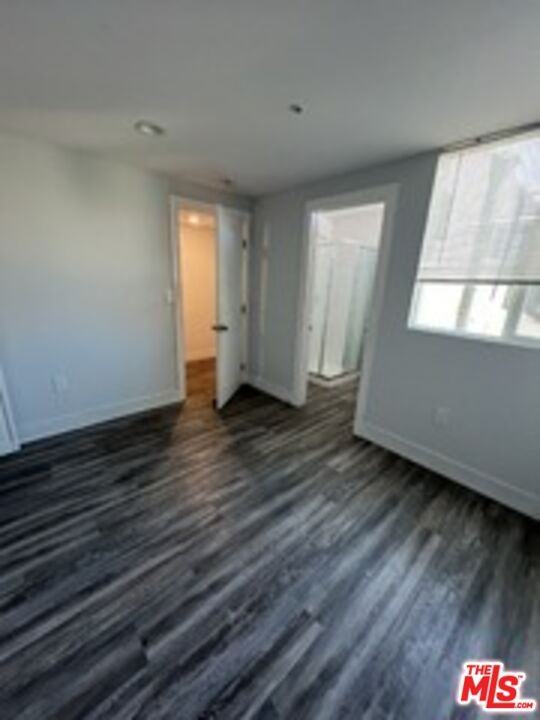 1608 W 36th Pl #1608 - Photo 2 of 10