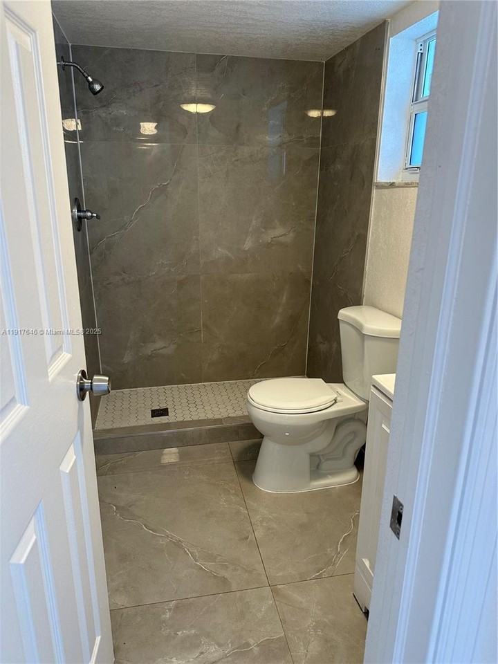 3901 Nw 9th Ave #3901-11 - Photo 5 of 15