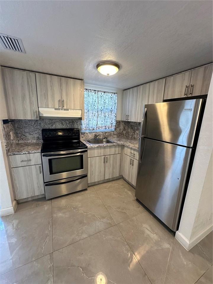 3901 Nw 9th Ave #3901-11 - Photo 6 of 15