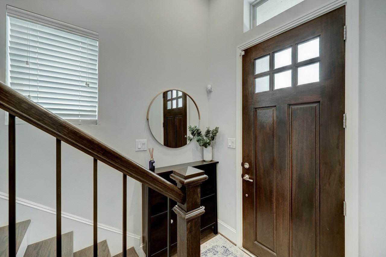 2231 Chenevert St #2231 - Photo 4 of 26