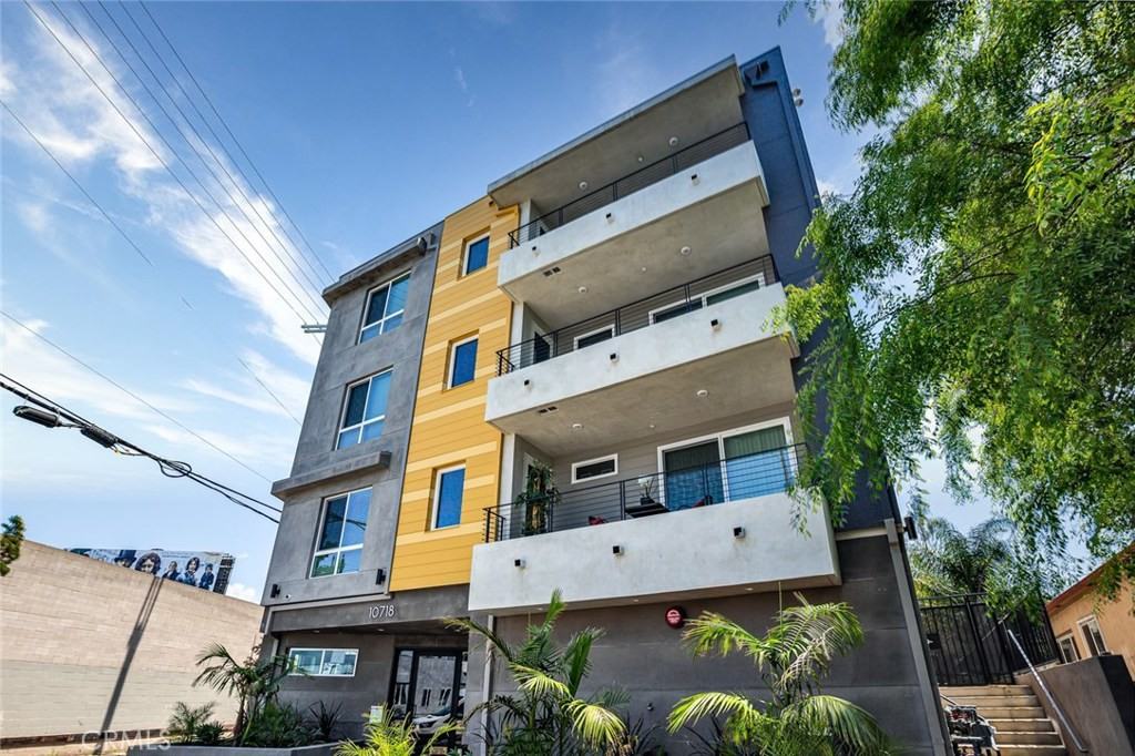 10718 Acama St #10718-203 - Photo 3 of 4