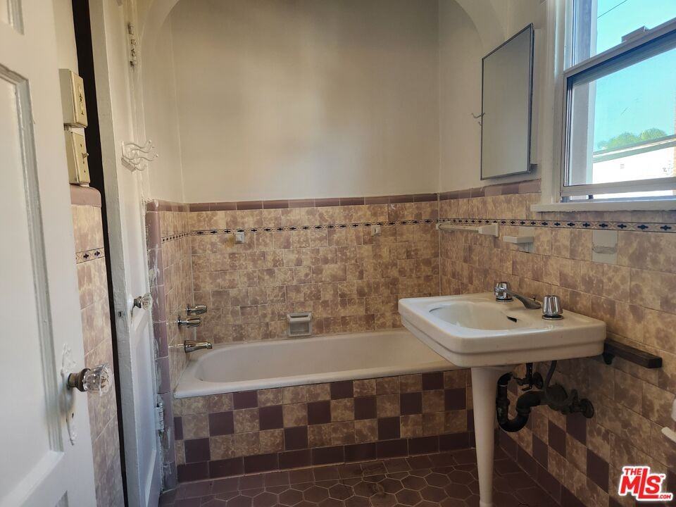 438 S Cochran Ave #438-108 - Photo 5 of 11