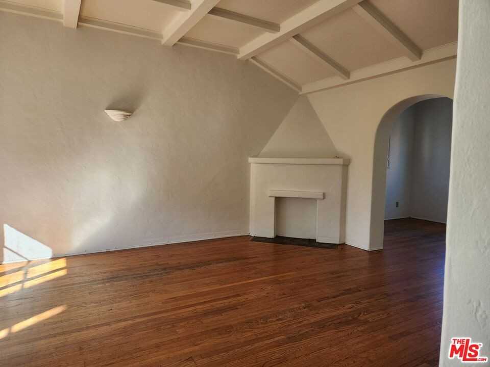 438 S Cochran Ave #438-108 - Photo 7 of 11