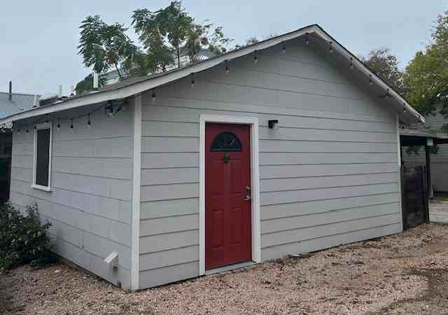 704 W 34th St #704B - Photo 3 of 7