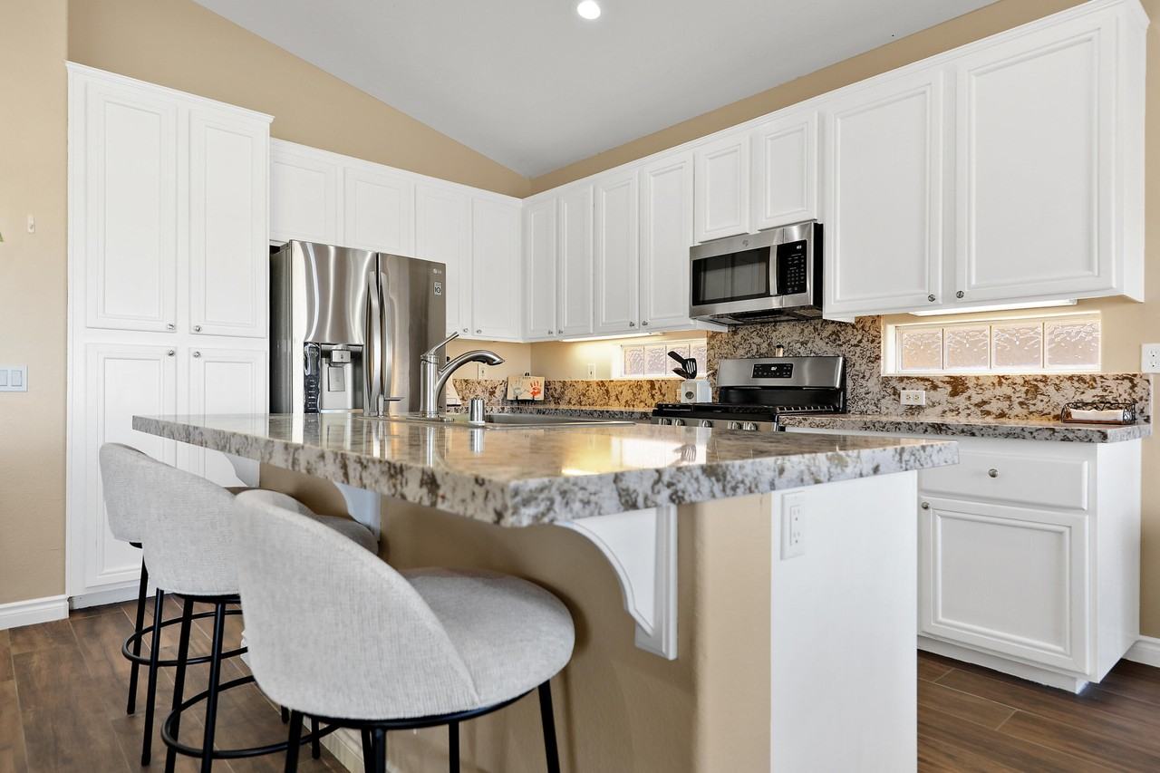 79948 Bethpage Ave #79948 - Photo 3 of 30