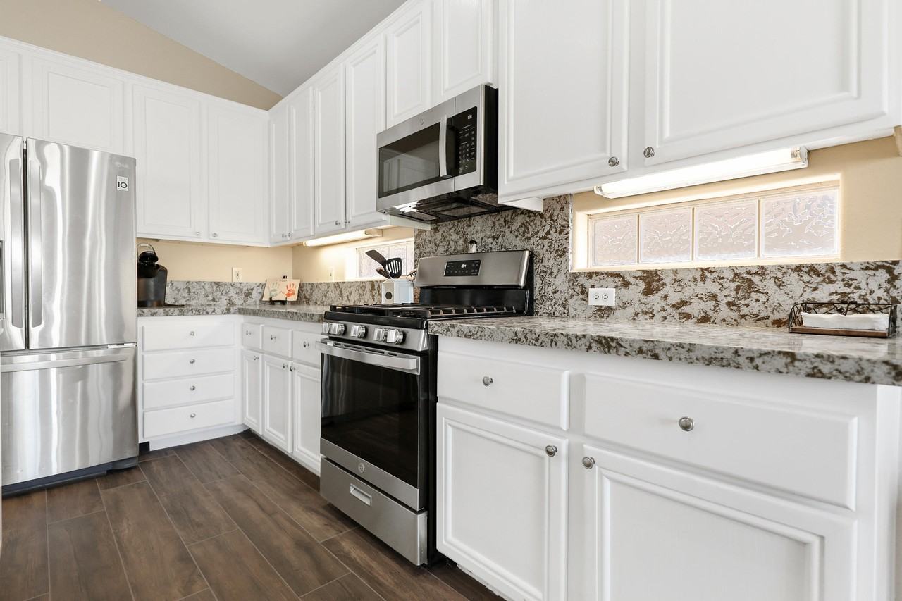 79948 Bethpage Ave #79948 - Photo 7 of 30