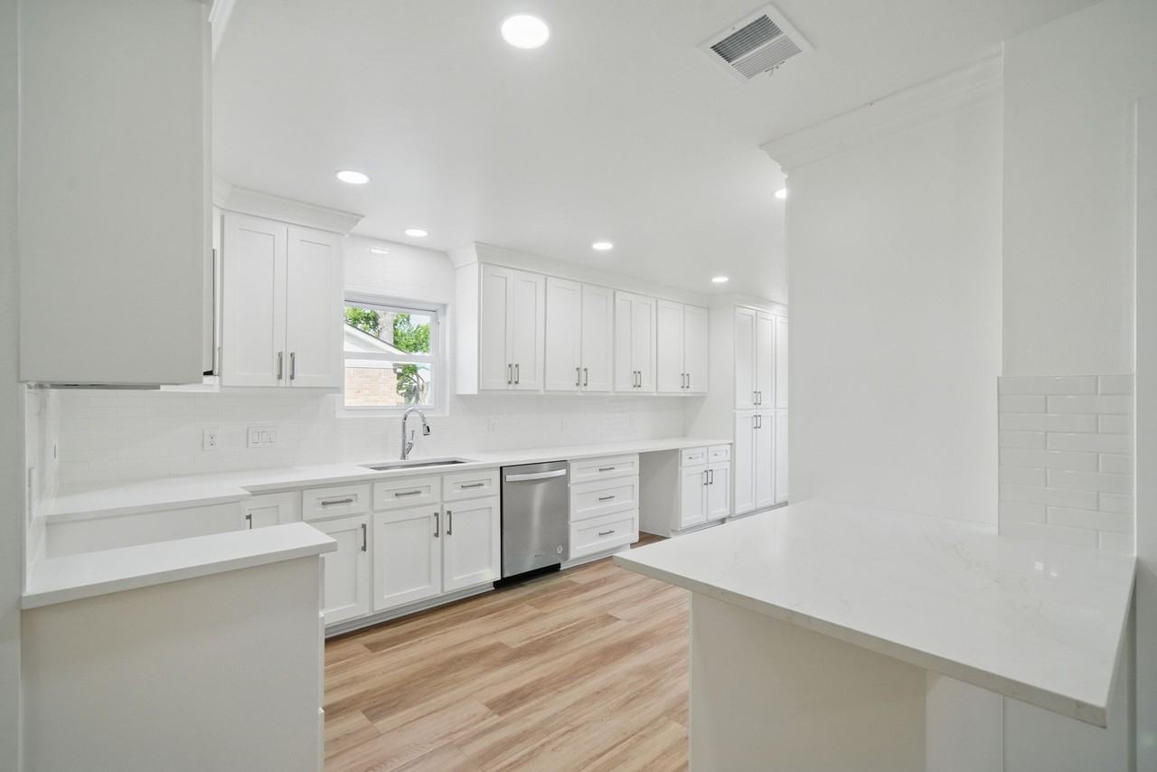 9711 Derrik Dr #9711 - Photo 4 of 35