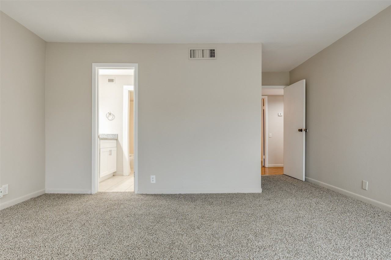 1643 S Kirkwood Rd #1643 - Photo 6 of 32