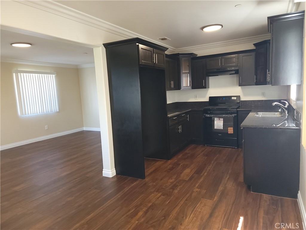 1719 W 39th Pl #1719 - Photo 5 of 11