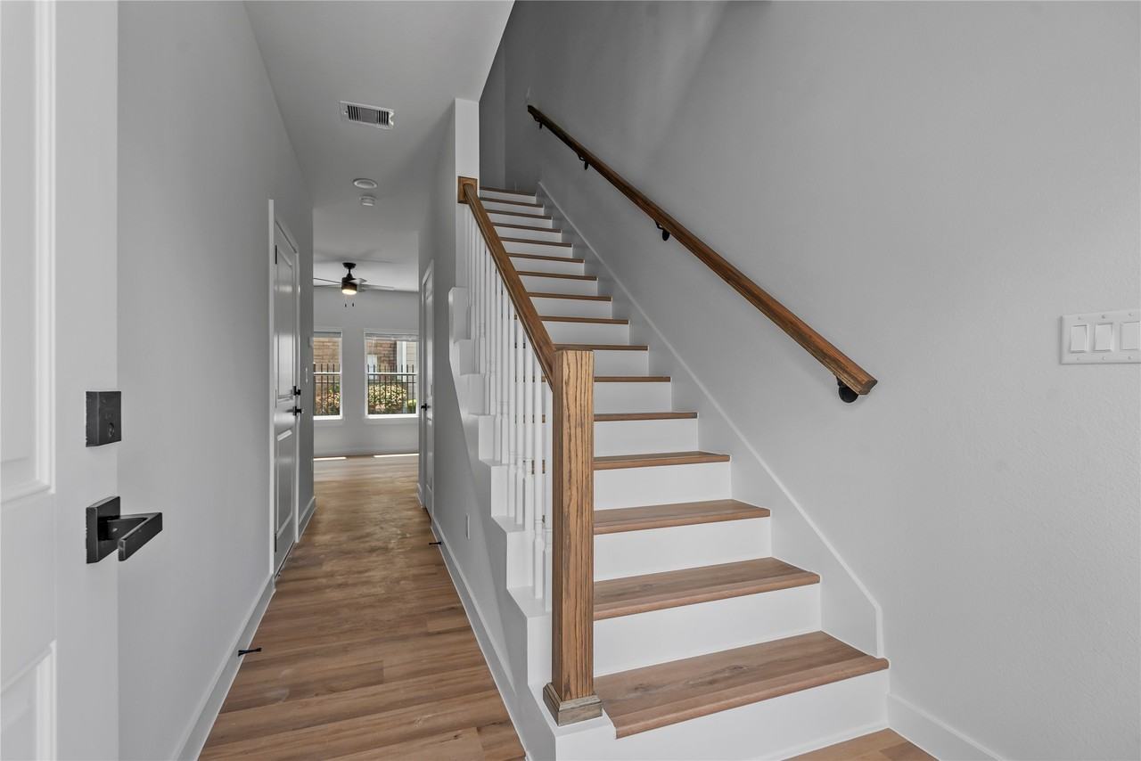 11621 Waldemar Dr #11621 - Photo 3 of 17