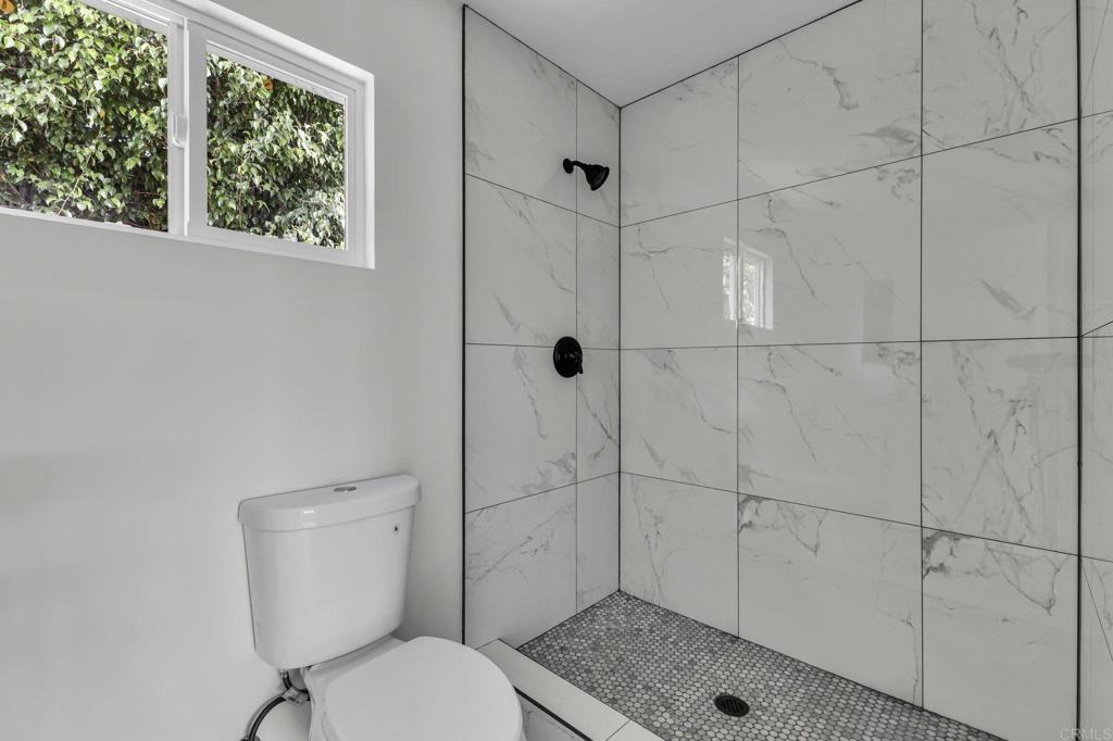 2031 E Ave #2031 - Photo 3 of 25