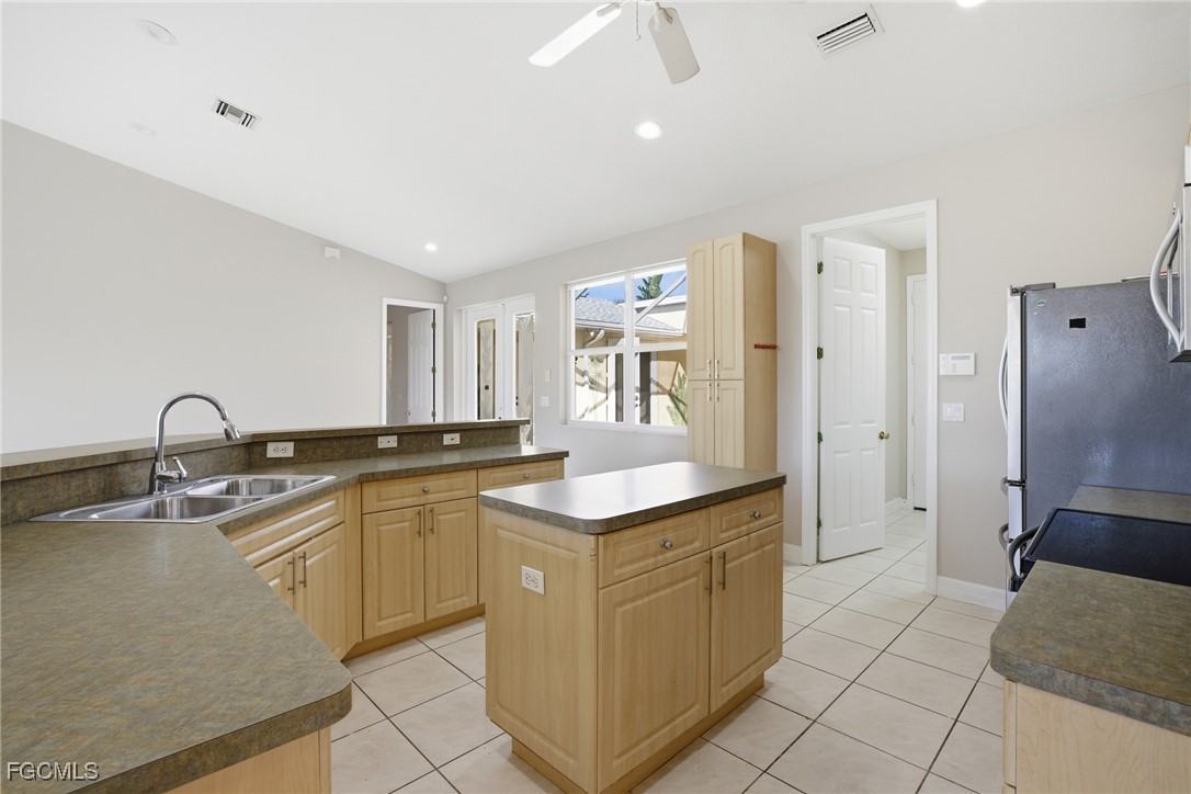 1012 Se 5th Ter #1012 - Photo 2 of 46