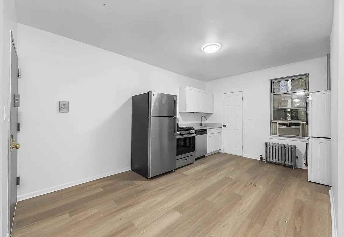 327 E 10th St #2A - Photo 4 of 5