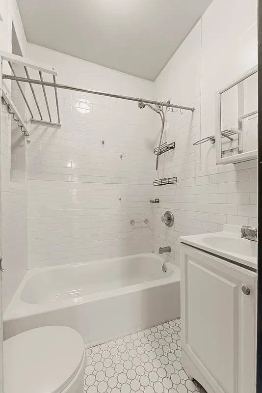 518 E 83rd St #2C - Photo 3 of 4