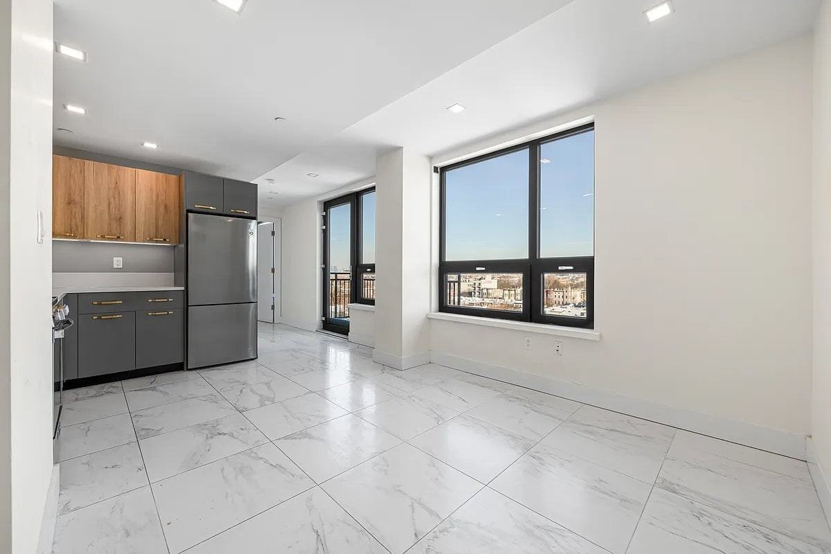 1801 Broadway #6J - Photo 4 of 11