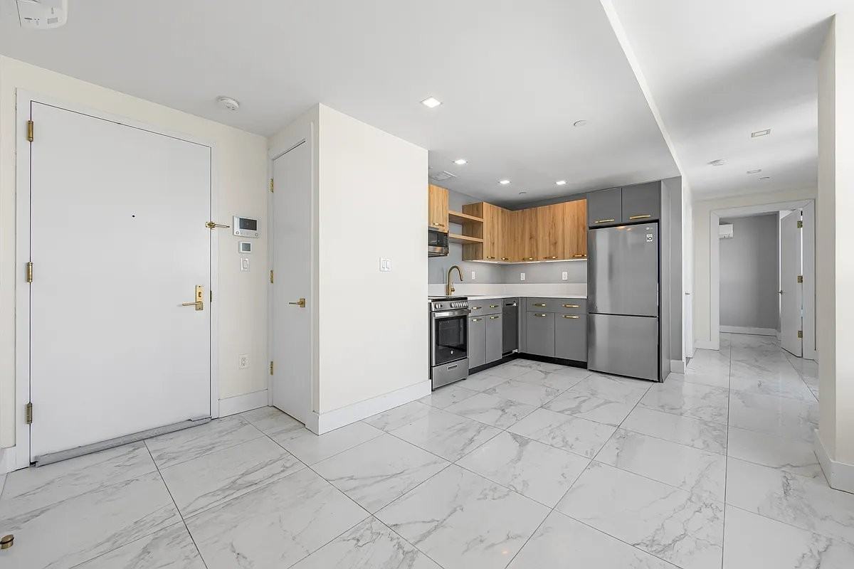 1801 Broadway #6J - Photo 5 of 11