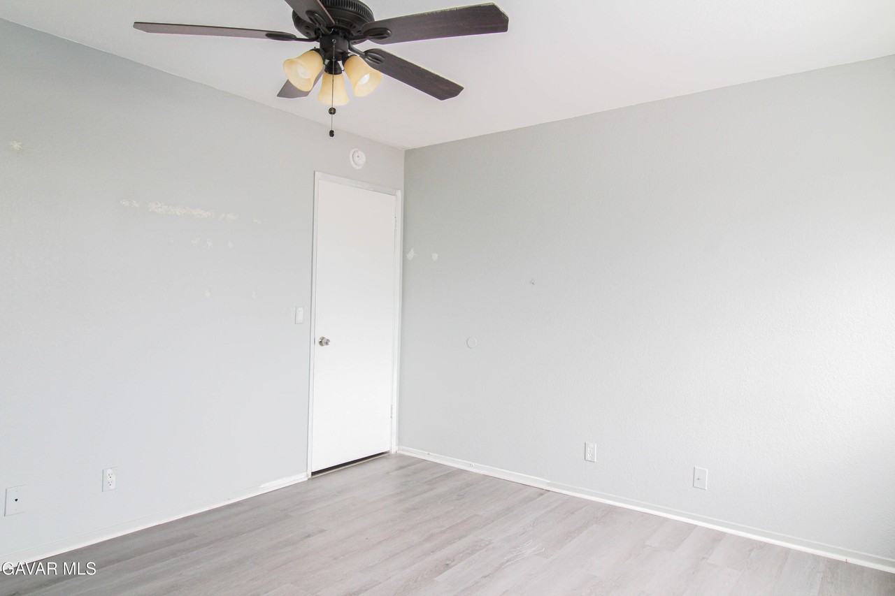 45809 Evelyn Ct #45809 - Photo 3 of 24