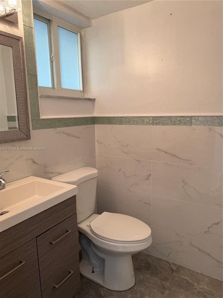 33179 Ojus #18901-204 - Photo 3 of 5